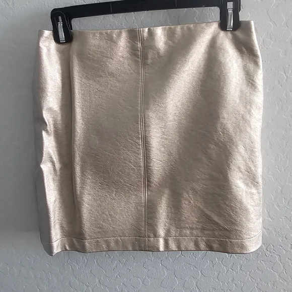 Small metallic pink Hollister skirt - Picture 1 of 7